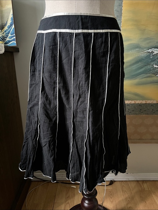 Mario Serrani Dresses & Skirts - Mario Serrani Black Midi Skirt with White Piping
